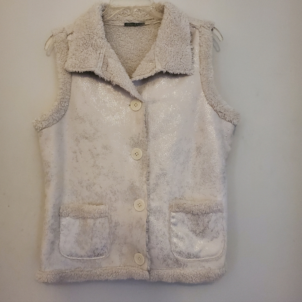 Sherpa Vest Women’s Sz Medium Cream And Silver Shimmer Faux Suede